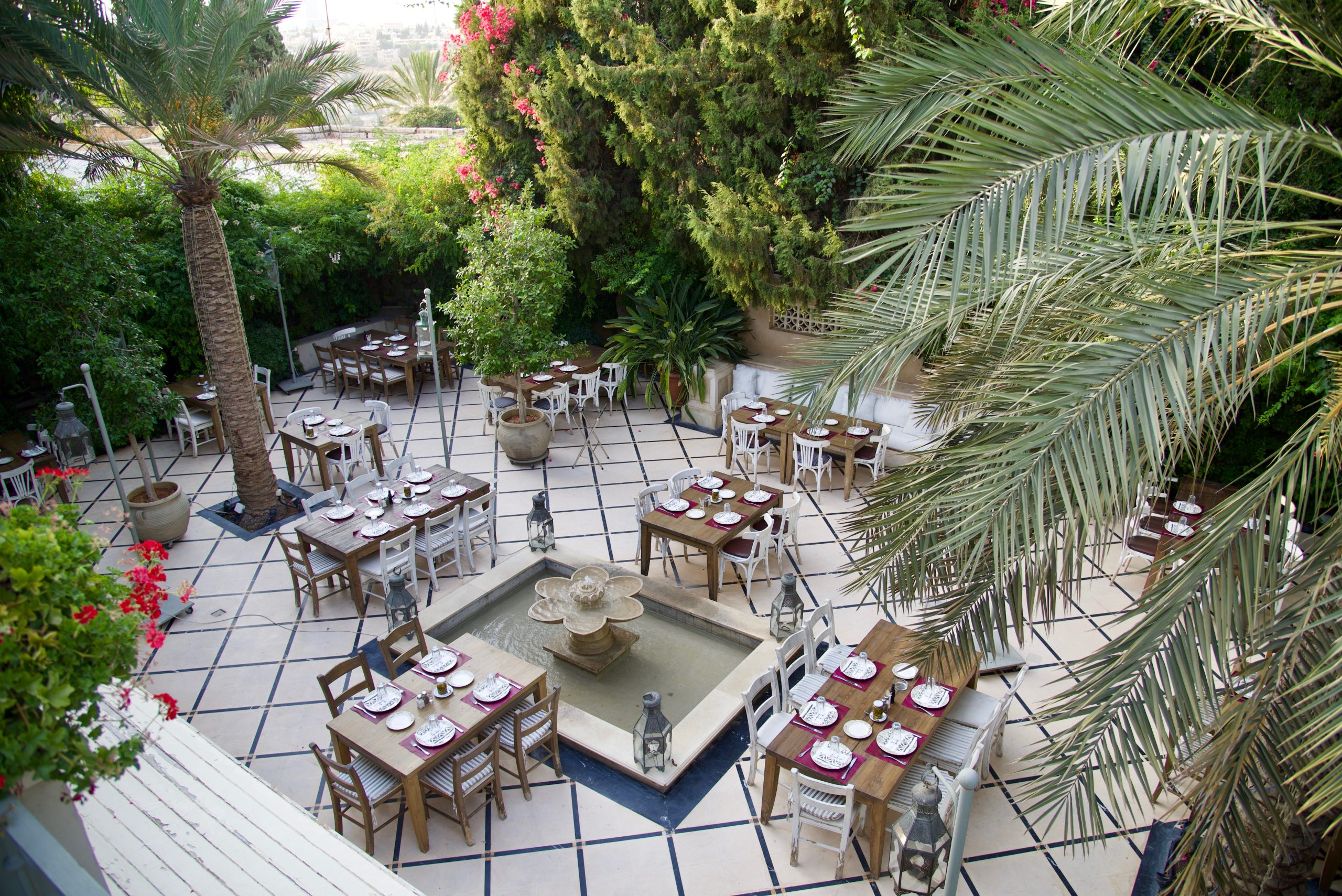 5-traditional-renovated-restaurant-summer-outdoor-dining-garden-food-and-alcoholic-drinks-scaled