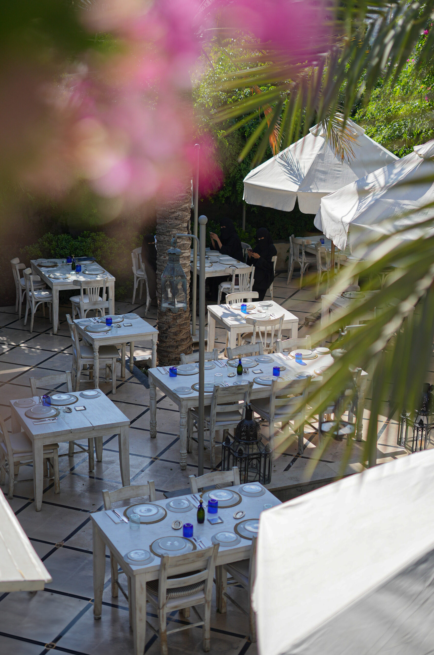 5-traditional-renovated-restaurant-summer-outdoor-dining-garden-food-and-alcoholic-drinks-scaled